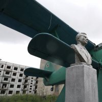 Бюст Ю. А. Гагарину в пос. Корзуново- фото перед