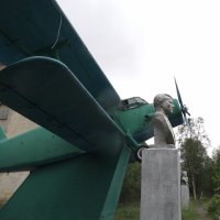 Бюст Ю. А. Гагарину в пос. Корзуново- фото общий вид