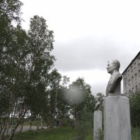 Бюст Ю. А. Гагарину в пос. Корзуново- фото сверху